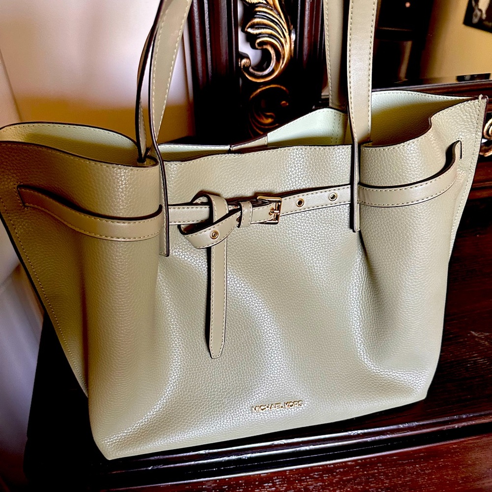 Michael Kors gently used Tote.